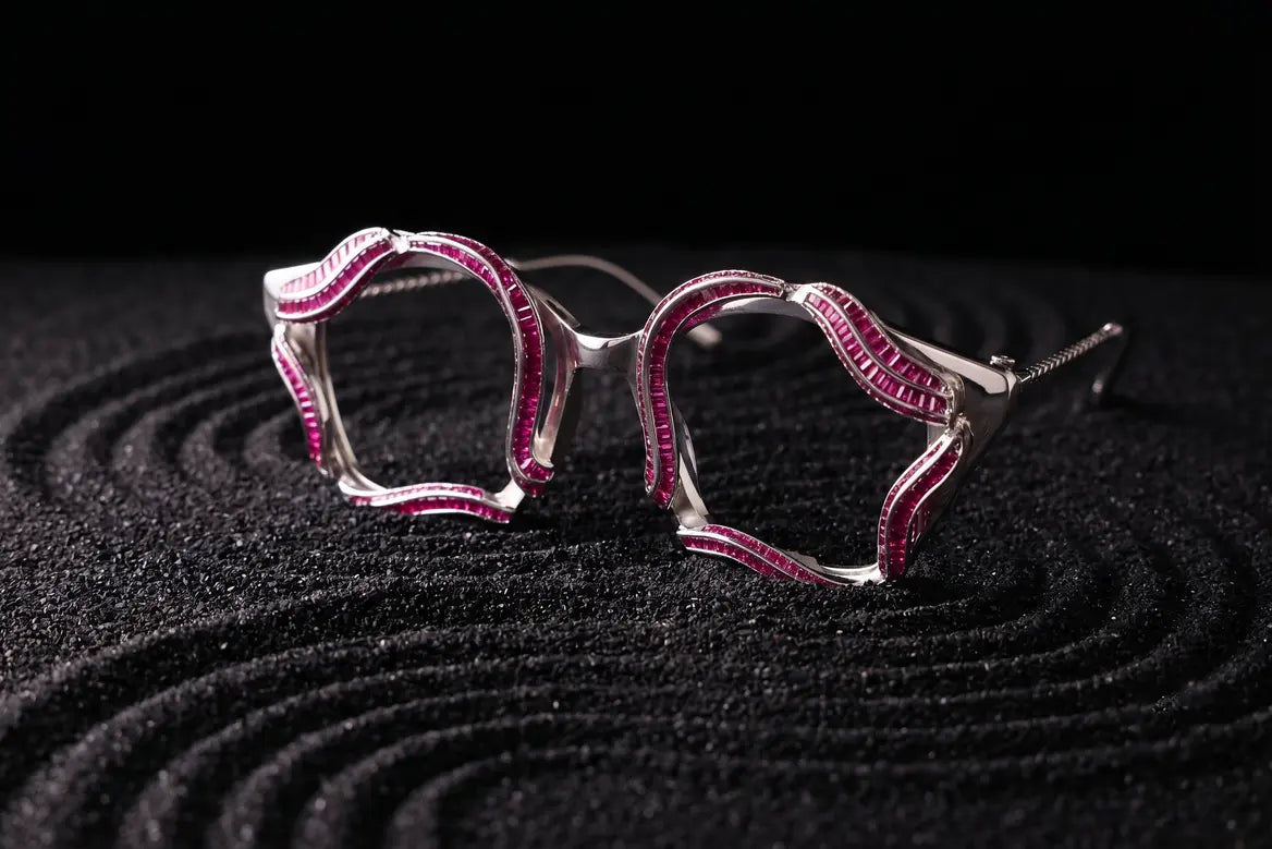 Wave design detail in silver eyewear with red layered tones